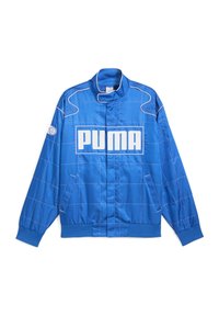 Veste de course bleue Puma avec lignes blanches en grille, col montant, poches latérales, poignets côtelés et logo Puma sur la poitrine.