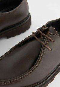 Next APRON  - Rennot nauhakengät - brown