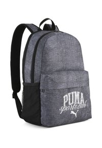 Harmaa kangasreppu, jossa on etutasku. Ominaisuuksina valkoinen "PUMA sports club" -logo. Kaksi mustaa verkkosivutaskua ja pehmustetut olkahihnat.