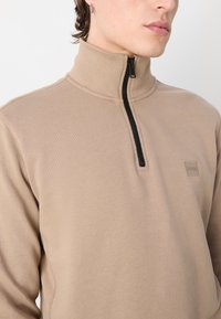 BOSS ZETRUST - Bluză de molton - open brown
