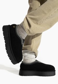 Gooce WAEL - Zapatos sin cordones - black