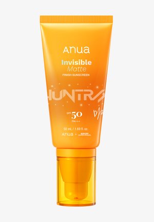 Orangefarbene Tube Anua Invisible Matte Finish Sonnenschutz mit SPF 50 PA+++, 50 ml und Pumpenspender.
