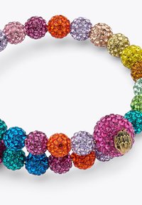 Bunte Perlenarmband mit runden, multifacettierten Kristallen in den Farbtönen Pink, Lila, Orange und Grün, akzentuiert durch einen goldenen Muschelverschluss.