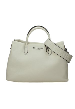 Borsa a mano in pelle crema con doppie maniglie e ampia tracolla, con marchio "ERMANNO" sul davanti e sulla tracolla.