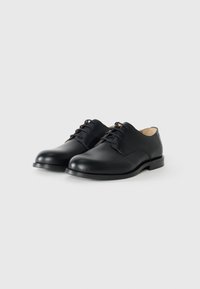 Calvin Klein Pensko med snøring - triple black