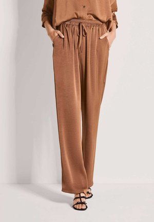 Bruine, loszittende broek met een elastische tailleband en zijzakken. Gemaakt van gladde stof, met een ontspannen, rechte pijp ontwerp.