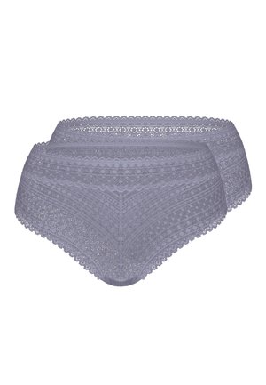 Zwei Paar Spitzen-Hipster-Slips für Damen in Lavendel mit floralen und geometrischen Mustern, mit gezackten Kanten, auf weißem Hintergrund präsentiert.