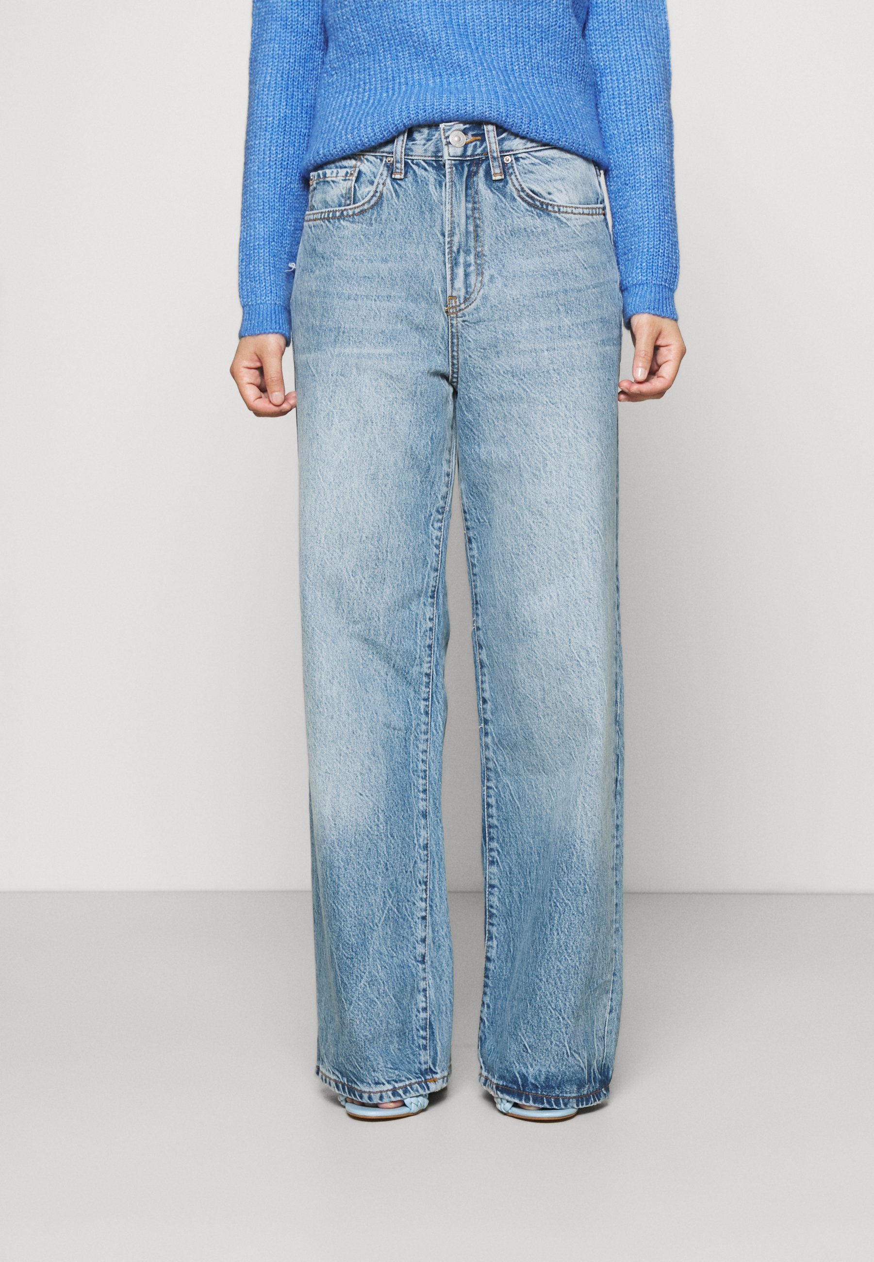 Pieces Petite PCFLIKKA SUPER WIDE - Jeans a zampa - medium blue denim/blu  denim - Zalando.it