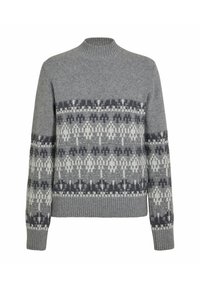 Grauer Strickpullover mit hohem Kragen, versehen mit einem Muster aus hell- und dunkelgrauen geometrischen Formen über der Brust und an den Ärmeln.