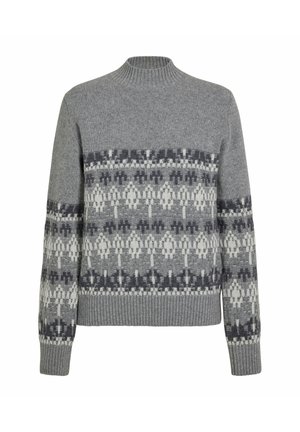 Pull gris tricoté avec un col montant, présentant un motif de formes géométriques gris clair et foncé sur la poitrine et les manches.