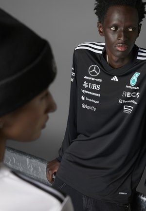 Adidas Free Shipping With AdiClub Mercedes — foto 6