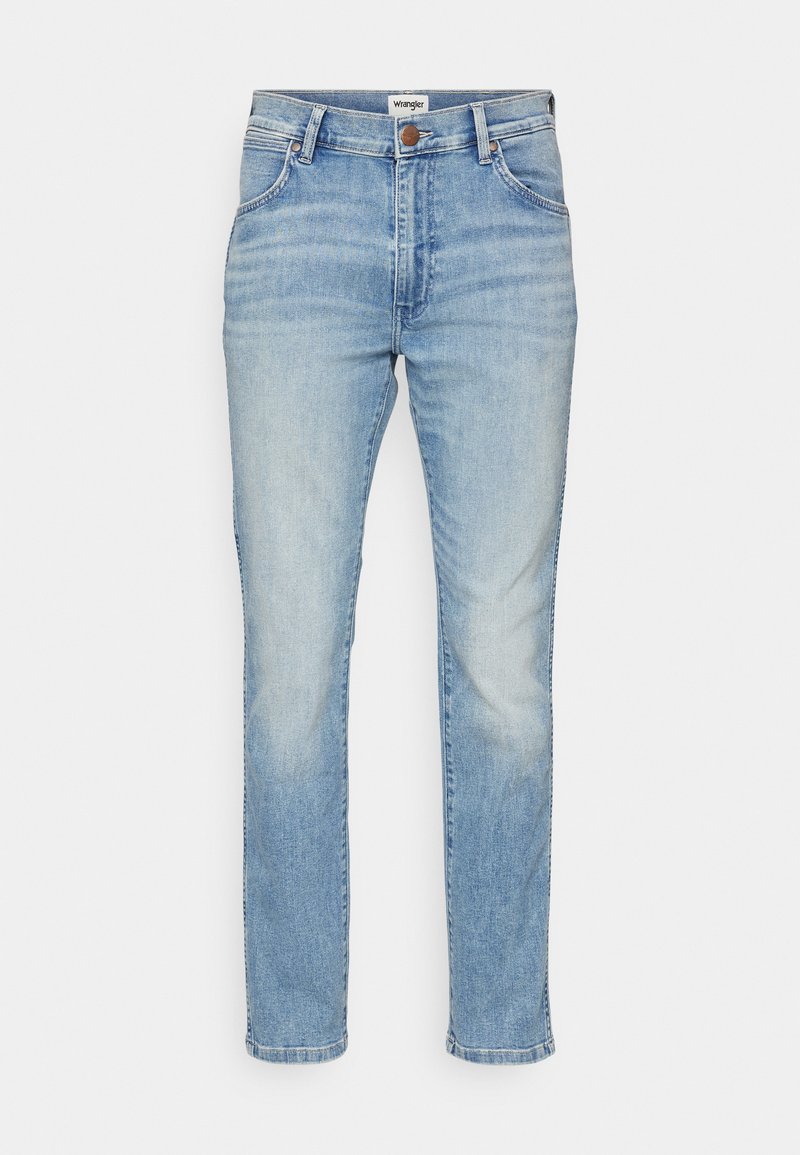 Jasnoniebieskie dżinsy o slim fit, z zapinaniem na guziki z przodu, szlufkami na pasek i delikatnym przetarciem na nogawkach. Bez nadruków ani zdobień.