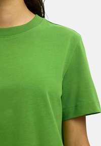 Selected Femme ESSENTIAL BOXY NOOS - T-shirts basic - spindle tree