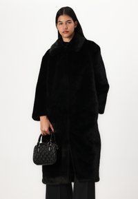 Abercrombie & Fitch Faux Fur Coat - Abrigo clásico - black beauty