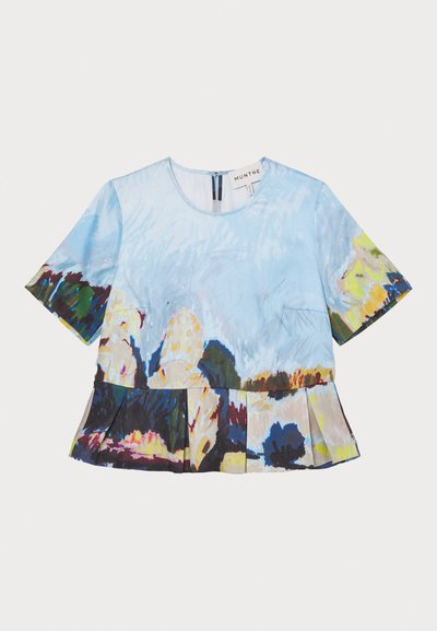 Short-sleeve top with an artistic blue and multi-colored print, featuring a pleated hem and a back zipper closure.