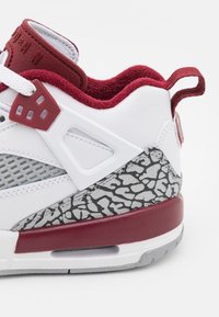 Jordan SPIZIKE UNISEX - Baskets basses - white/team red/wolf grey/anthracite