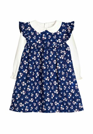 Dunkelblaues Blumenkleid mit Rüschensleeves und weißem langärmligen Unterhemd, das einen runden weißen Kragen und eine geraffte Taille hat.