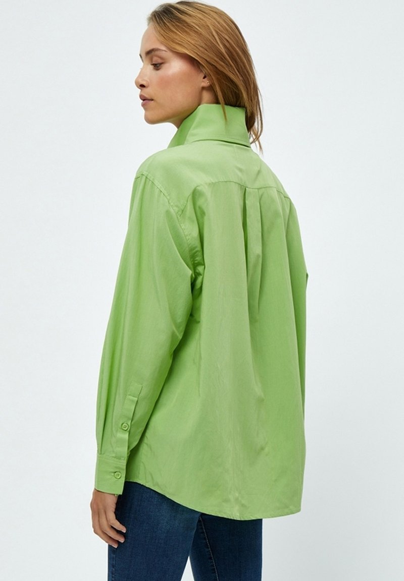 Minus MILAMIRA OVERSIZE SHIRT 1 - Hemdbluse - lime green/neongrün  