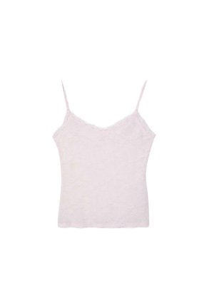 Camisole en dentelle rose clair avec fines bretelles spaghetti réglables et un décolleté à bord festonné, posé à plat sur un fond blanc.