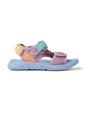 Sandalias moradas y azules con parte superior de malla, tiras ajustables en amarillo y turquesa, y suela texturizada para mayor agarre.