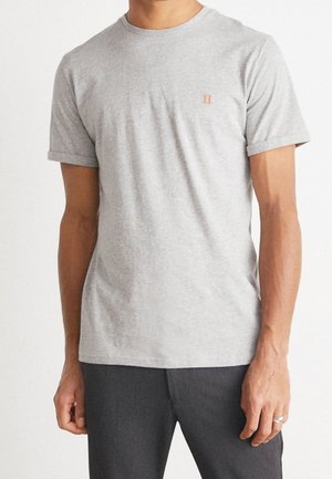 Gray cotton t-shirt with short sleeves and a crew neckline. Features a small orange "II" logo on the chest. Soft texture and relaxed fit.