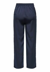 Pantalon bleu marine léger avec une coupe décontractée, taille élastique et poches latérales. Texture lisse, coupe droite.