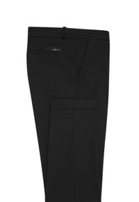 Pantaloni neri in tessuto, dotati di due tasche laterali, una tasca posteriore e un design slim fit con cuciture stese.