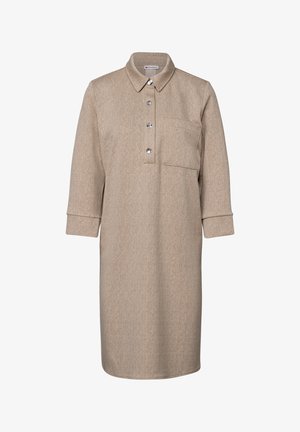 Abito camicia beige realizzato in tessuto testurizzato, con chiusura a bottoni sul davanti, colletto, maniche lunghe e taschino sul petto.