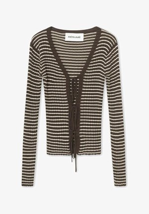 Pruhovaný kardigán v hnedej a krémovej farbe s výstrihom do V, rebrovanou textúrou, dlhými rukávmi a zaväzovaním vpredu. Na štítku je nápis "RÉSUMÉ."