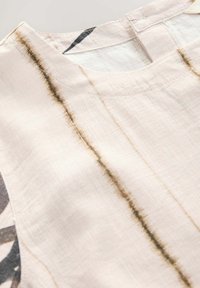 Unselected, cream neutral palm print