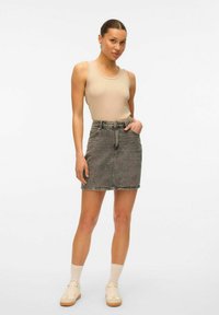 Vero Moda VMTESSA SHORT NOOS - Minisvārki - medium grey denim