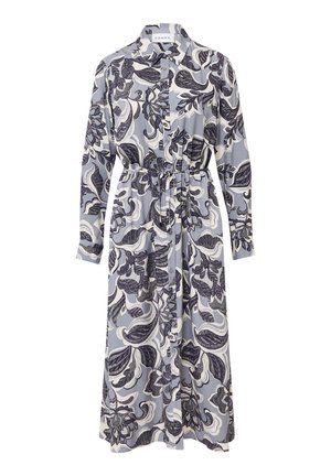 Langes Hemdblusenkleid in Hellblau mit dunklen Blumen- und Blattmustern, mit einem Bindegürtel und langen Ärmeln. Hergestellt aus einem glatten Stoff.