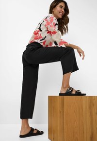 BRAX Style MAINE  - Broek - black