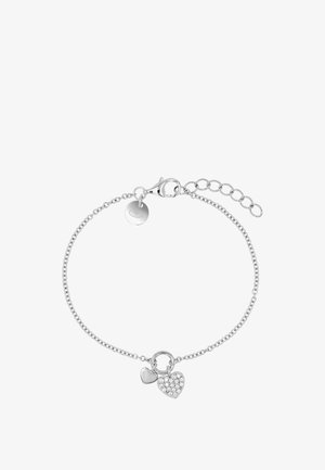 Bracelet chaîne en argent avec deux breloques en forme de cœur, l'une pleine et l'autre incrustée de petits cristaux, avec un fermoir réglable.