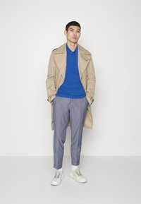 BOSS PERIN PLEAT - Chinos - medium blue