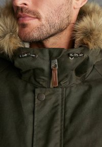 Next - Regenjacke / wasserabweisende Jacke - khaki green Thumbnail-Bild 1