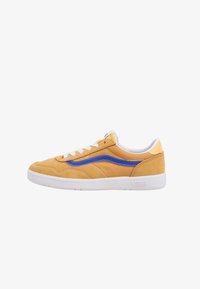 Ei valittu, honey yellow