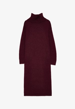 Adīta turtlenecka kleita tumši bordo krāsā, ar garām piedurknēm, brīva piegriezuma, līdz pusgarai garumam, ar ribām piesieta piedurkņu un apkakles detaļām.