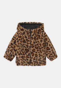 Hnědo-tanová bunda s leopardím potiskem, vycpaná, s kapucí, předním zipem a elastickými manžetami. Měkký, strukturovaný materiál z umělé kožešiny.