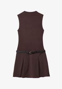 Unselected, dark red