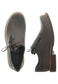 Braune Lederschuhe mit abgerundeter Spitze, Schnürdesign und einer kontrastierenden, hellen Sohle. Verfügt über eine strukturierte Akzentuierung in der Nähe der Schnürsenkel.