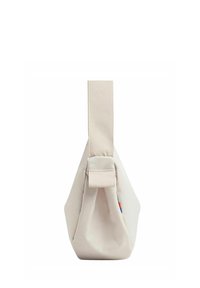 Sac en tissu gris clair de forme triangulaire, avec une lanière plate bien marquée et un dessus en boucle, présentant des accents colorés sur le côté.