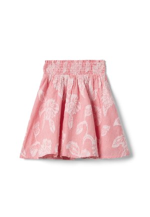 Roze rok met witte bloemenpatronen, elastische tailleband en subtiele verticale strepen, plat liggend op een witte achtergrond.
