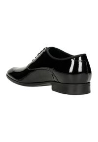 Scarpa da dress in vernice nera con punta arrotondata, lacci e tacco basso leggermente strutturato. Finitura liscia senza motivi visibili.