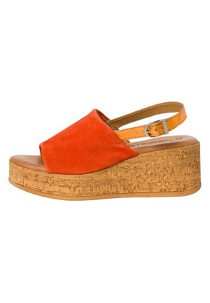 Sandales compensées en daim orange avec bout ouvert, plateforme en liège et bride arrière réglable avec boucle.
