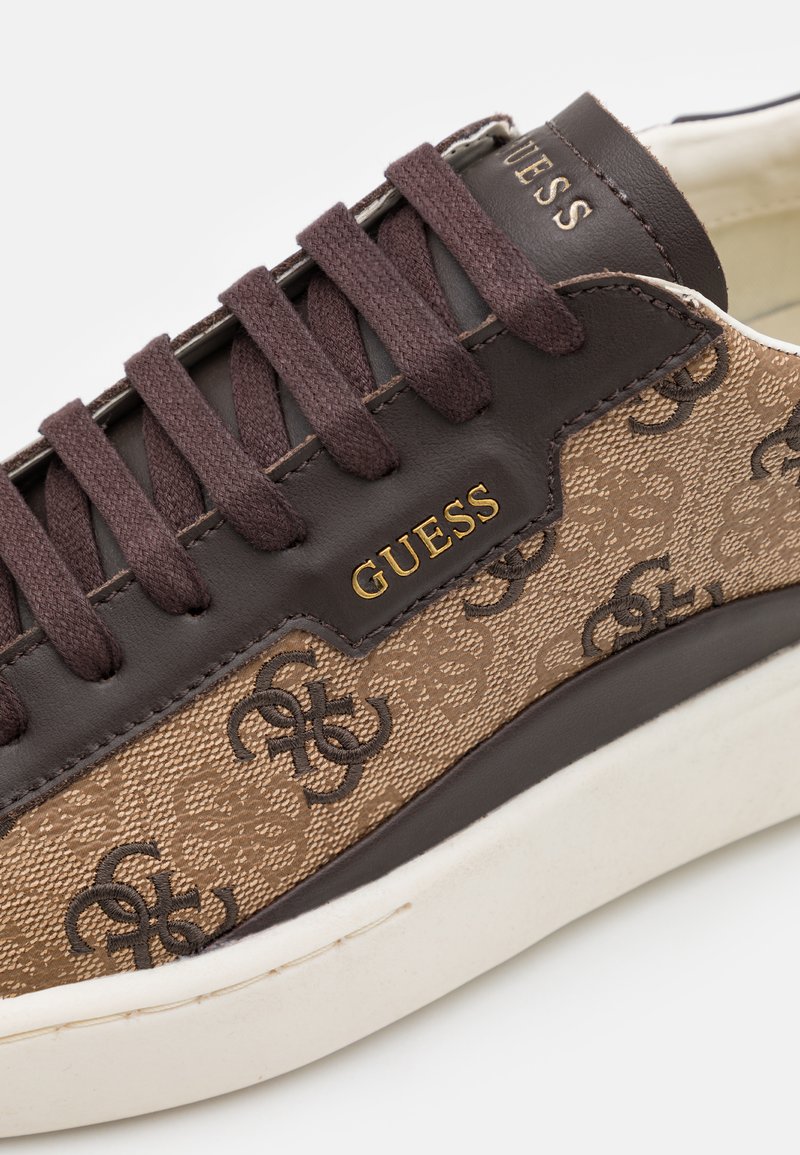 guess khaki trainers
