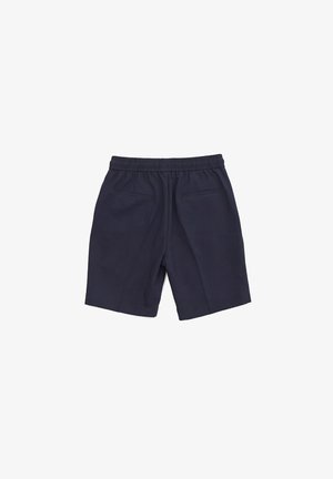 Pantalones cortos azul marino con cintura elástica y dos bolsillos de vivo en la parte trasera, mostrados extendidos sobre un fondo blanco.