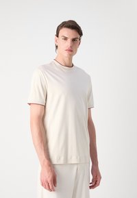 BOSS BOSS X PORSCHE THOMPSON - Paprasti marškinėliai - open white