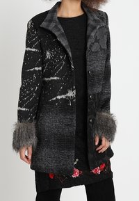 Desigual Abrigo corto - black