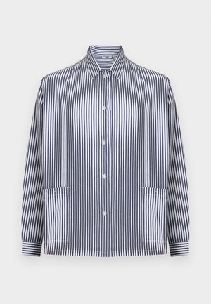 Krekls ar garām piedurknēm, pogām, zilām un baltām vertikālām svītrām, ar smailu apkakli un divām priekšējām kabatām.